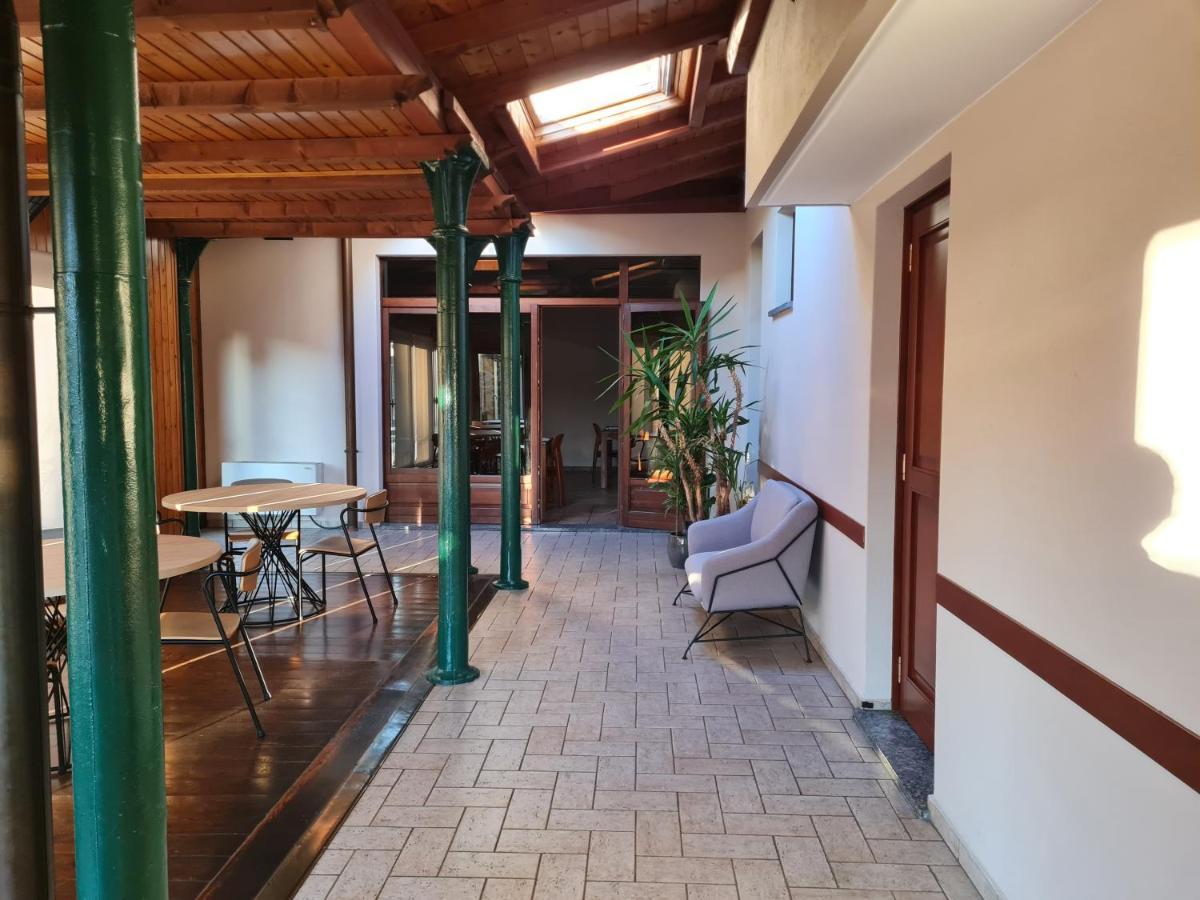Manfredi Ristorante Con Alloggio Romentino Exterior photo